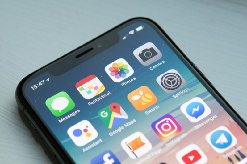 7 Tips to Avoid Doomscrolling and Reduce Screen Time
